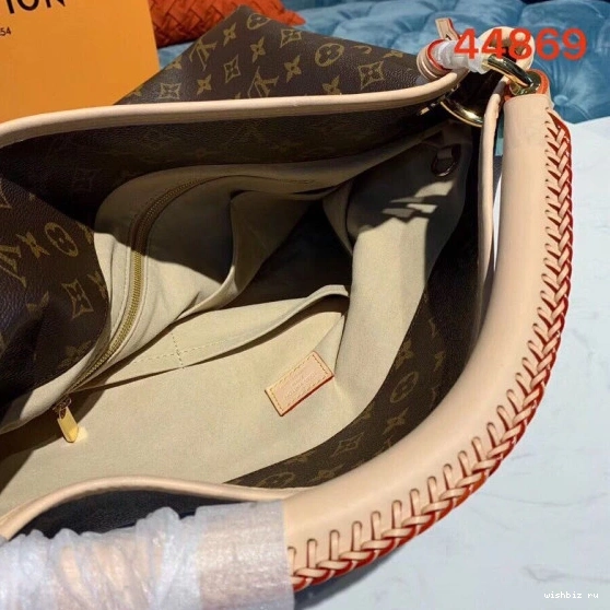 WIS ARTSY LOUIS MM VUITTON 0223